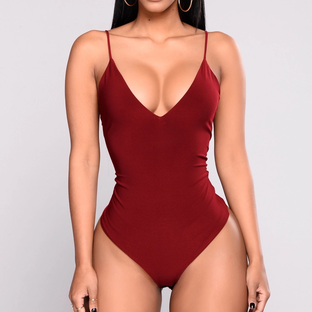 FN Sleek and Slay V Neck Spaghetti Strap Bodysuit - Burgundy